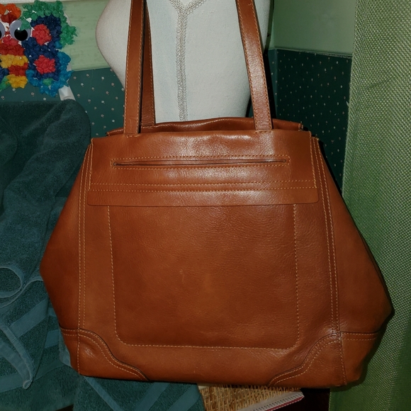 Frye Handbags - FRYE EUC XL CHARLIE LEATHER CARRYALL BAG. C